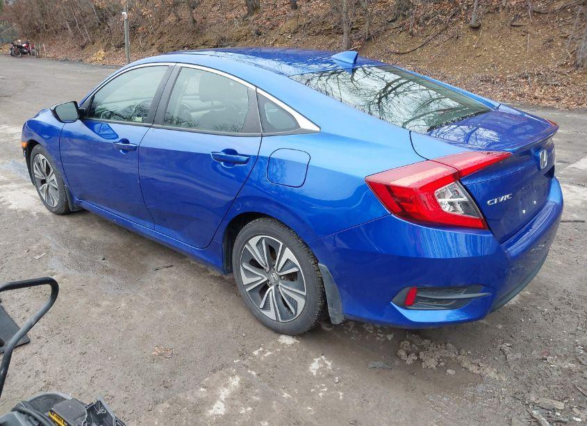 Photo 3 of 2018 Honda Civic EX-T (VIN JHMFC1F35JX037464)