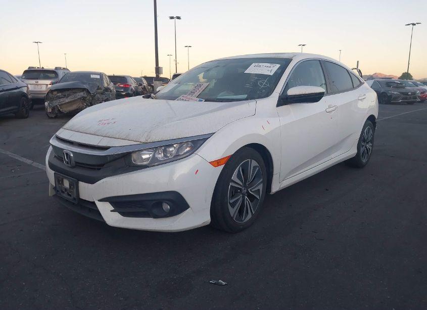 Photo 2 of 2018 Honda Civic EX-T (VIN JHMFC1F36JX009270)
