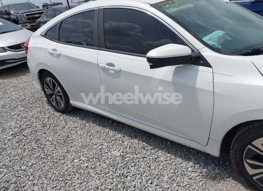 Photo 13 of 2018 Honda Civic EX-T (VIN JHMFC1F36JX012072)