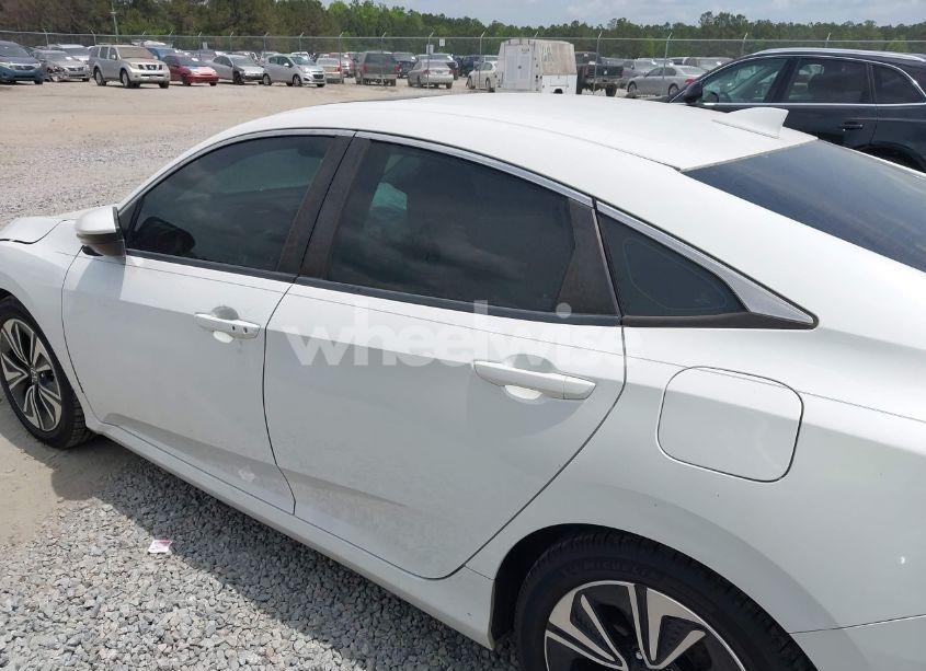 Photo 14 of 2018 Honda Civic EX-T (VIN JHMFC1F36JX012072)