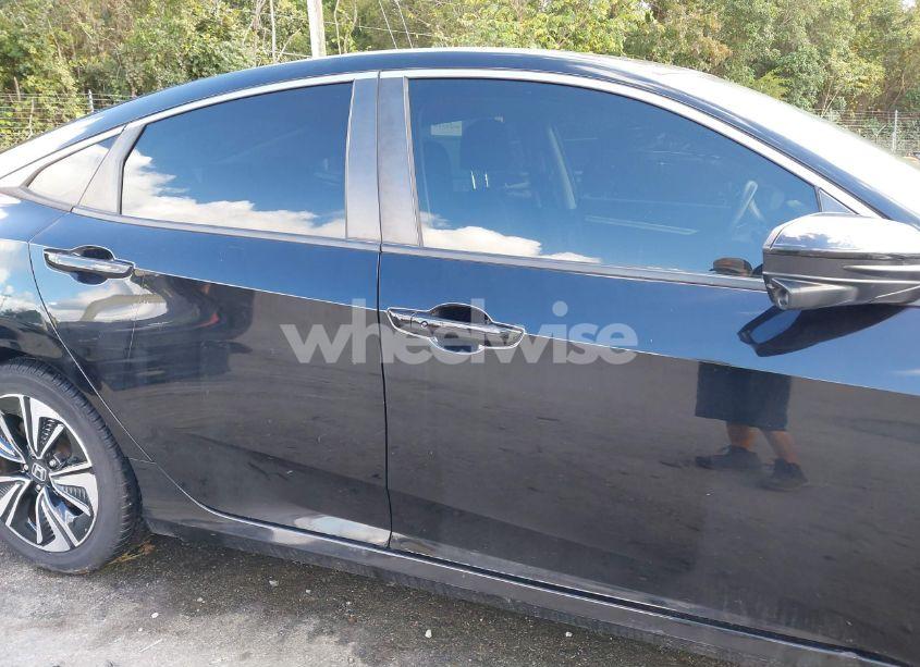 Photo 14 of 2018 Honda Civic EX-T (VIN JHMFC1F37JX023498)