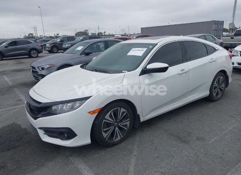 Photo 2 of 2018 Honda Civic EX-T (VIN JHMFC1F37JX033660)