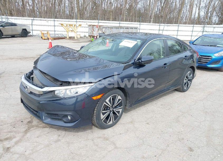 Photo 2 of 2018 Honda Civic EX-T (VIN JHMFC1F38JX007438)