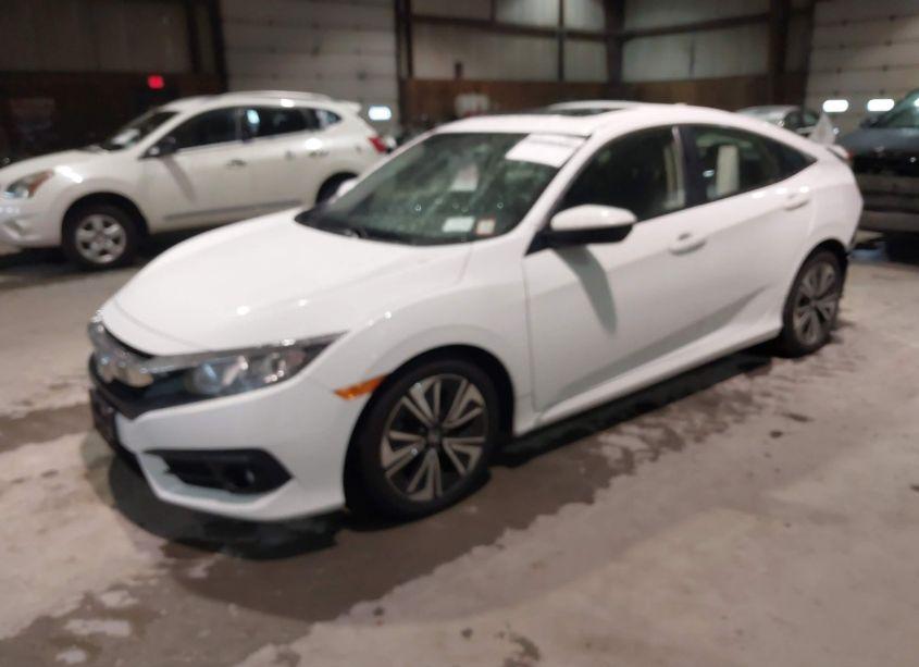 Photo 2 of 2018 Honda Civic EX-T (VIN JHMFC1F38JX037300)