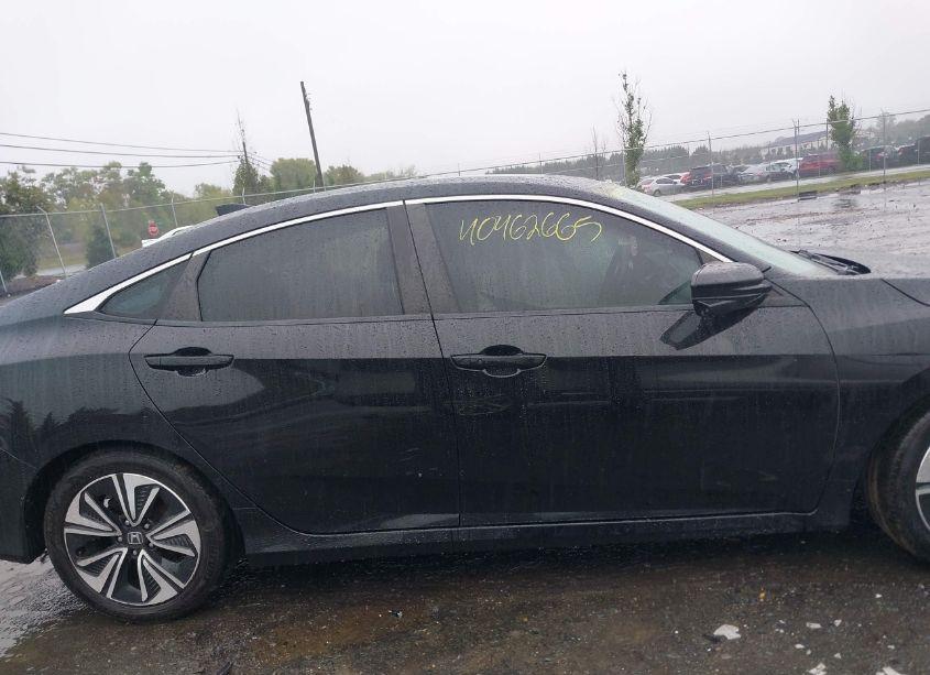 Photo 13 of 2018 Honda Civic EX-T (VIN JHMFC1F39JX000711)