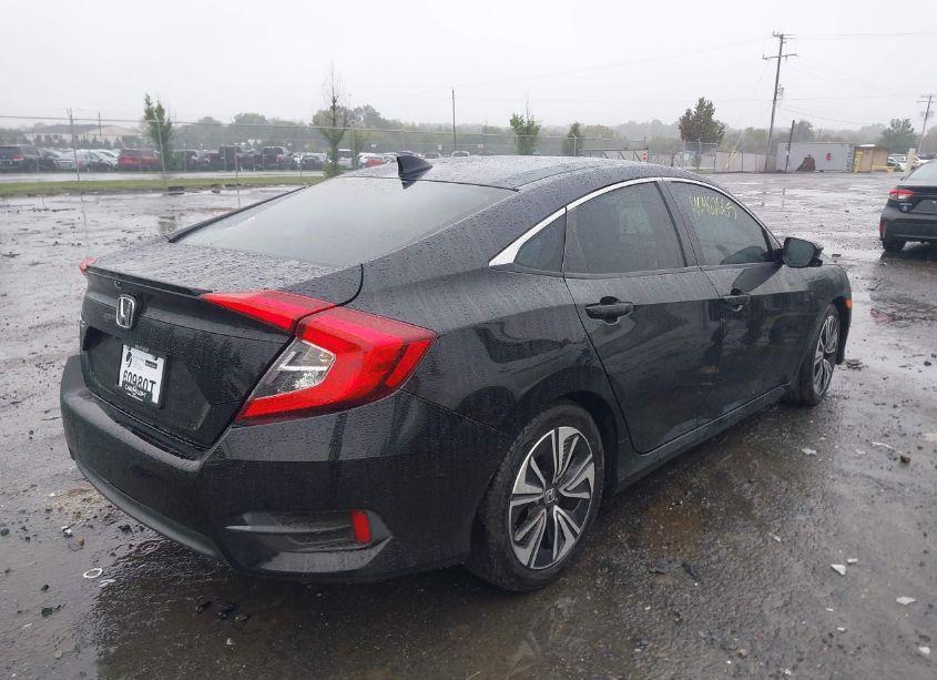 Photo 4 of 2018 Honda Civic EX-T (VIN JHMFC1F39JX000711)