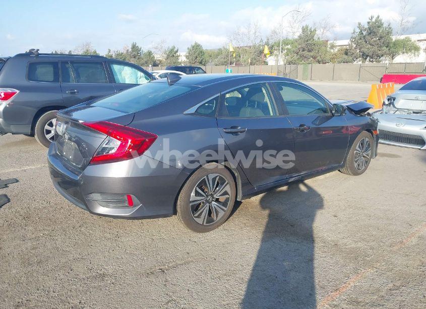 Photo 4 of 2018 Honda Civic EX-T (VIN JHMFC1F39JX005990)