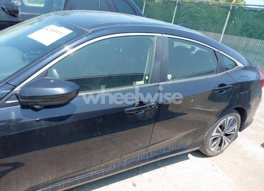 Photo 13 of 2018 Honda Civic EX-T (VIN JHMFC1F39JX012745)