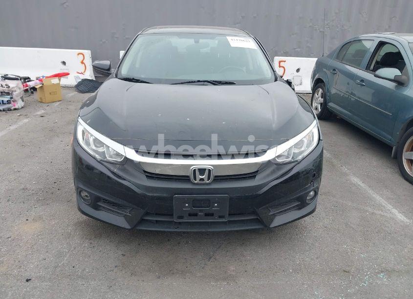Photo 12 of 2018 Honda Civic EX-T (VIN JHMFC1F39JX033210)