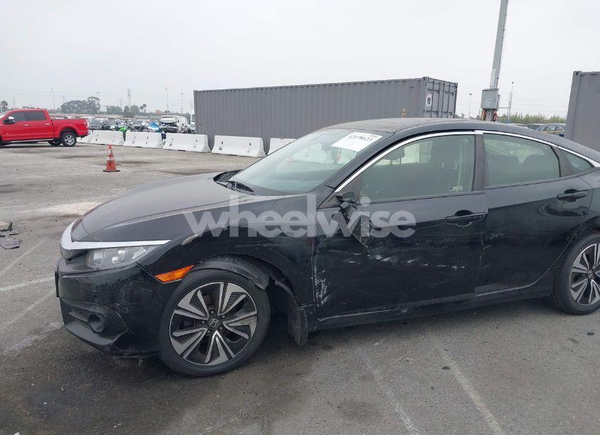 Photo 17 of 2018 Honda Civic EX-T (VIN JHMFC1F39JX033210)