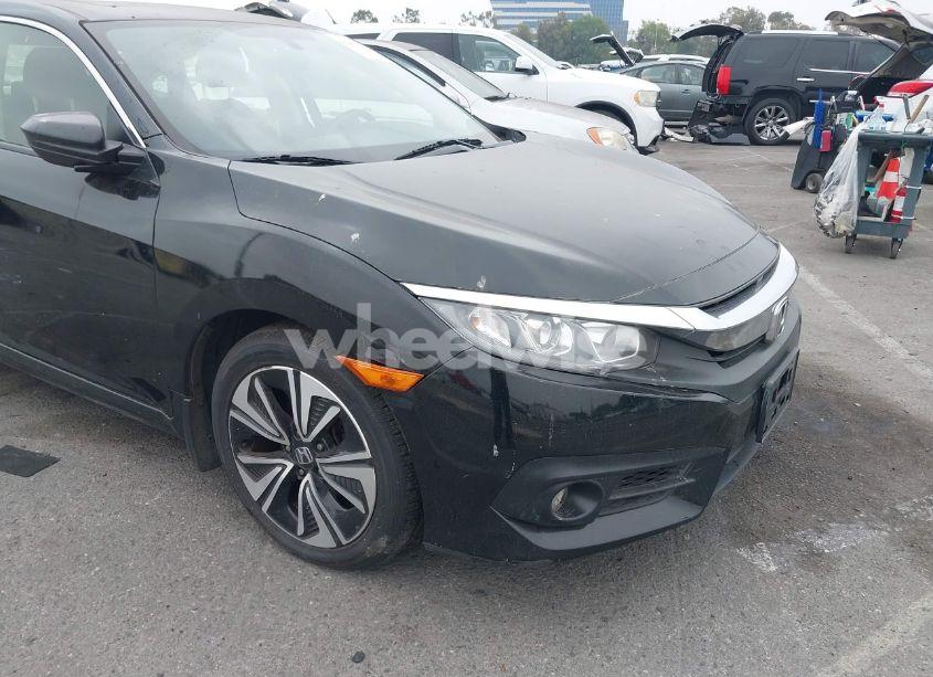 Photo 18 of 2018 Honda Civic EX-T (VIN JHMFC1F39JX033210)