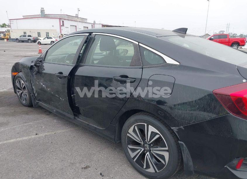 Photo 6 of 2018 Honda Civic EX-T (VIN JHMFC1F39JX033210)