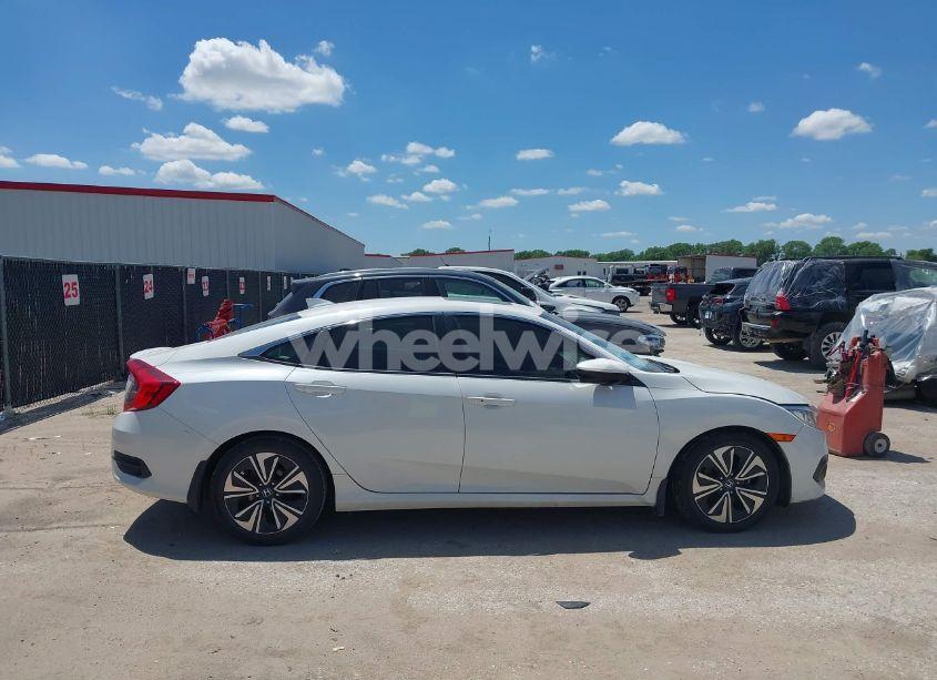 Photo 13 of 2018 Honda Civic EX-T (VIN JHMFC1F3XJX001723)