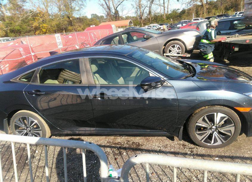 Photo 13 of 2018 Honda Civic EX-T (VIN JHMFC1F44JX013617)