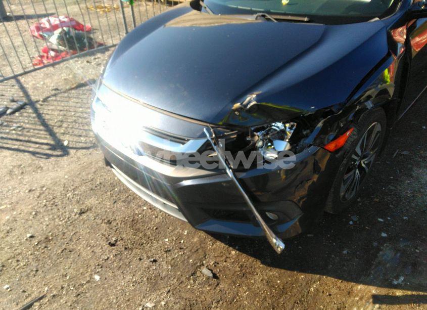 Photo 6 of 2018 Honda Civic EX-T (VIN JHMFC1F44JX013617)