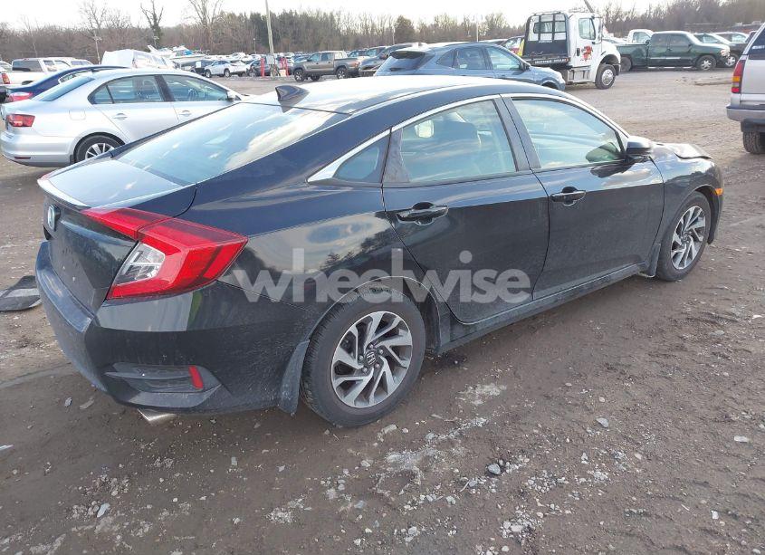 Photo 4 of 2018 Honda Civic EX-T (VIN JHMFC1F45JX018986)