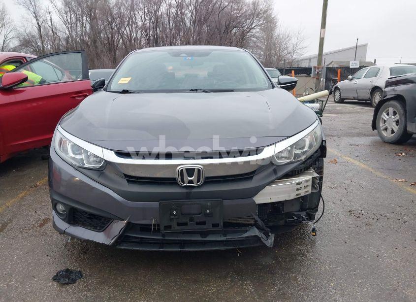 Photo 12 of 2018 Honda Civic EX-T (VIN JHMFC1F46JX007382)