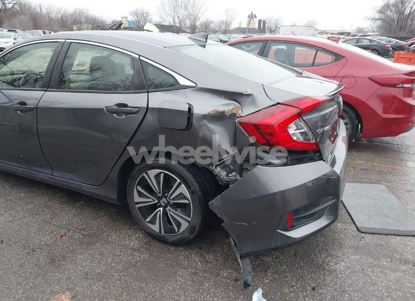 Photo 6 of 2018 Honda Civic EX-T (VIN JHMFC1F46JX007382)