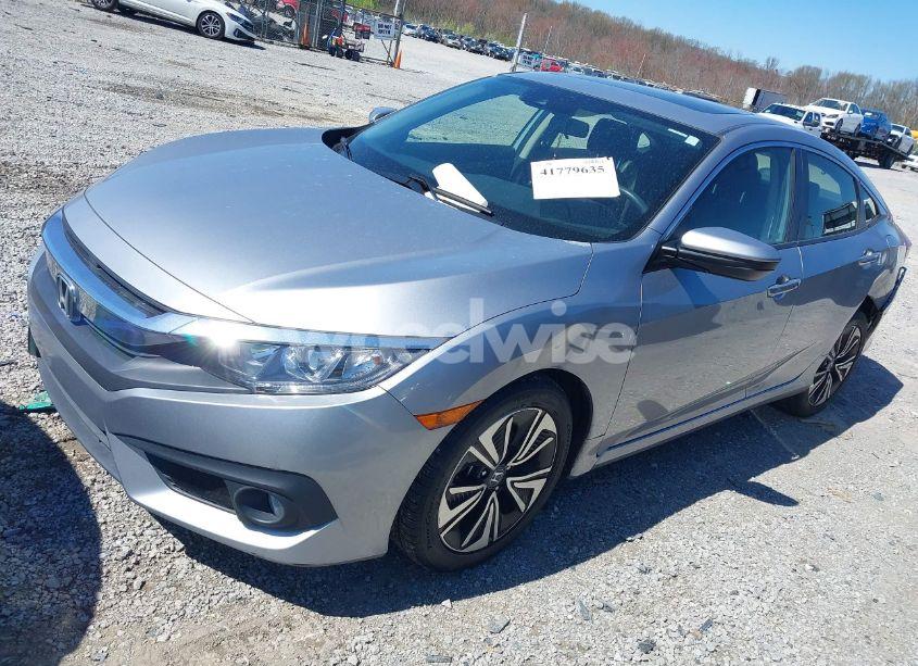 Photo 2 of 2018 Honda Civic EX-T (VIN JHMFC1F4XJX030941)