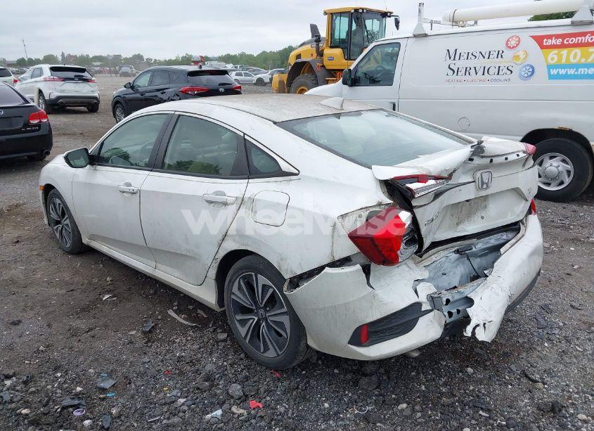 Photo 3 of 2018 Honda Civic EX-L (VIN JHMFC1F76JX016447)