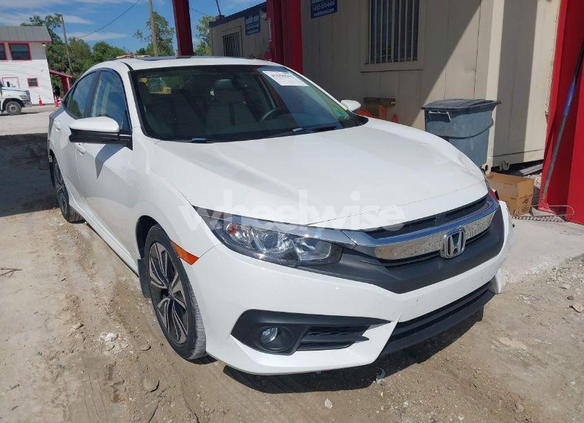 2018 Honda Civic EX-L (VIN JHMFC1F76JX038593) main photo