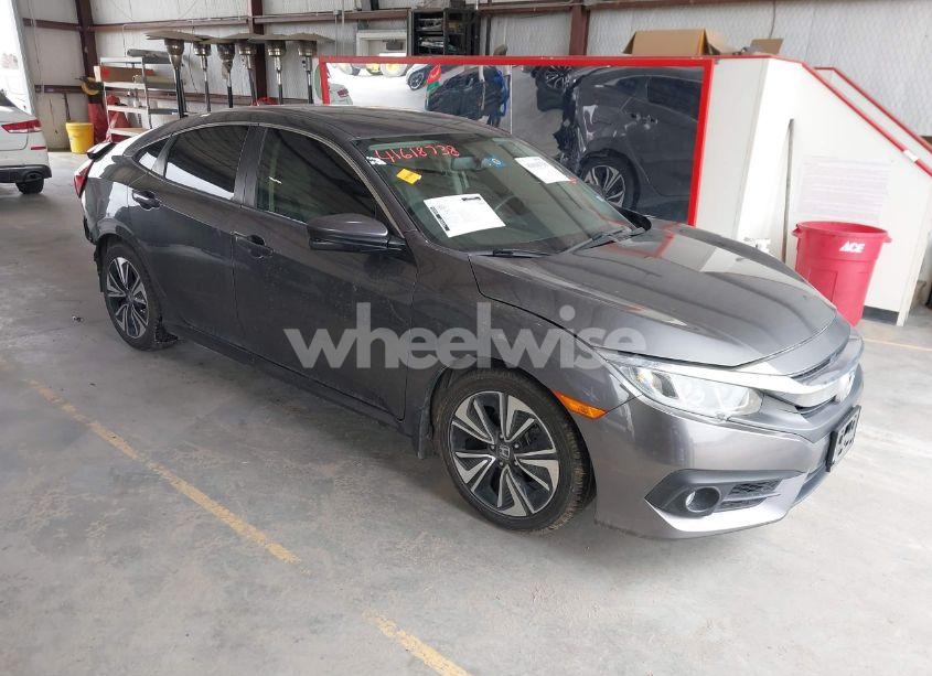 2018 Honda Civic EX-L (VIN JHMFC1F78JX015607) main photo