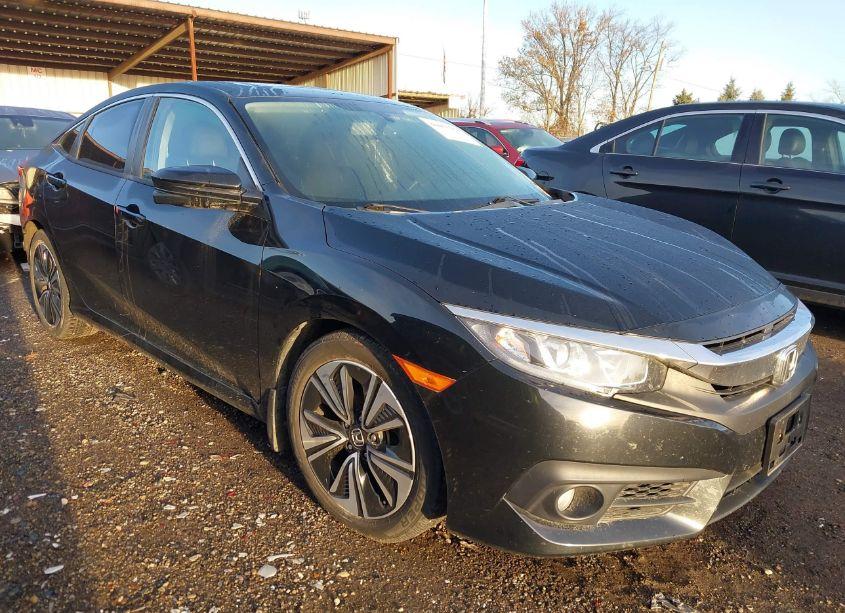 2018 Honda Civic EX-L (VIN JHMFC1F79JX033047) main photo