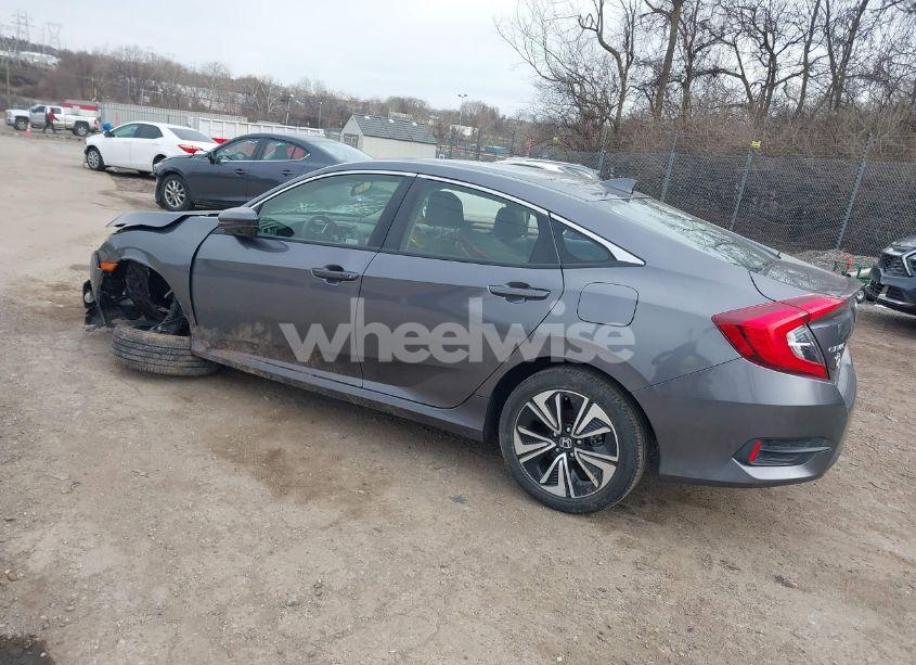 Photo 3 of 2018 Honda Civic EX-L (VIN JHMFC1F79JX033789)