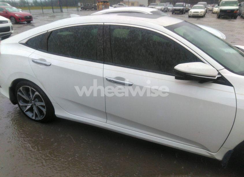 Photo 13 of 2019 Honda Civic TOURING (VIN JHMFC1F90KX002322)