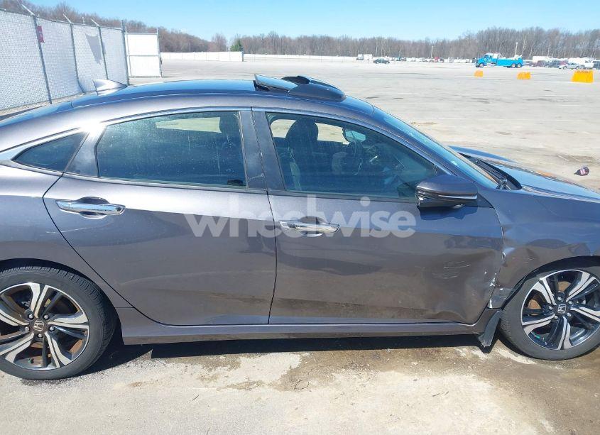 Photo 13 of 2018 Honda Civic TOURING (VIN JHMFC1F95JX006736)