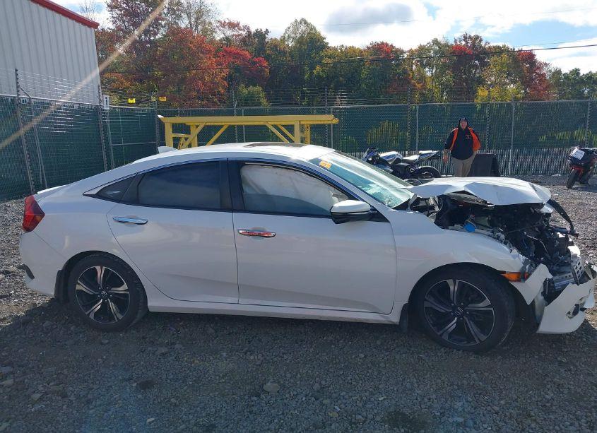 Photo 13 of 2018 Honda Civic TOURING (VIN JHMFC1F97JX012327)