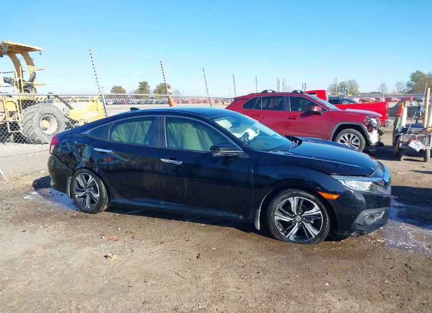 Photo 13 of 2018 Honda Civic TOURING (VIN JHMFC1F98JX026110)