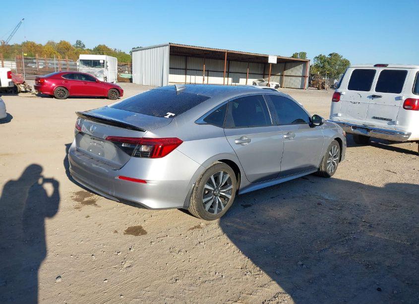 Photo 4 of 2022 Honda Civic EX (VIN JHMFE1F77NX006915)