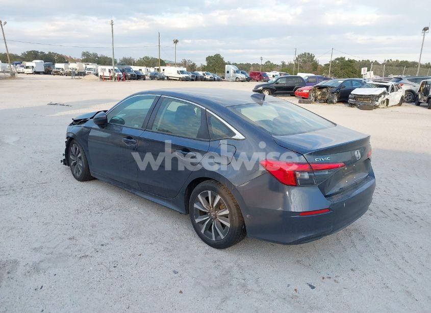 Photo 3 of 2022 Honda Civic EX (VIN JHMFE1F77NX009068)