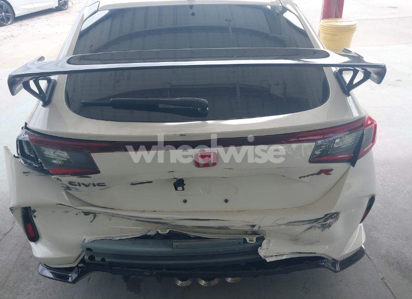 Photo 16 of 2024 Honda Civic TYPE R (VIN JHMFL5G40RX004575)