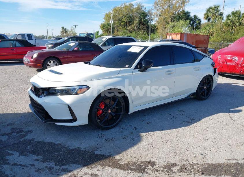 Photo 2 of 2024 Honda Civic TYPE R (VIN JHMFL5G40RX004575)