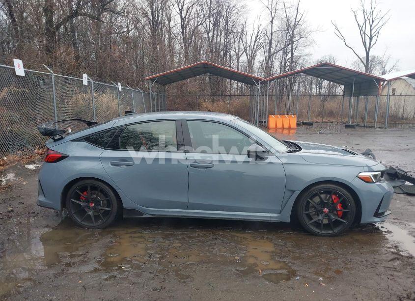 Photo 13 of 2024 Honda Civic TYPE R (VIN JHMFL5G42RX003511)