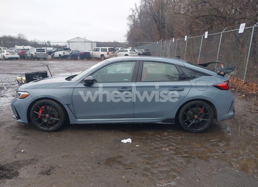 Photo 14 of 2024 Honda Civic TYPE R (VIN JHMFL5G42RX003511)