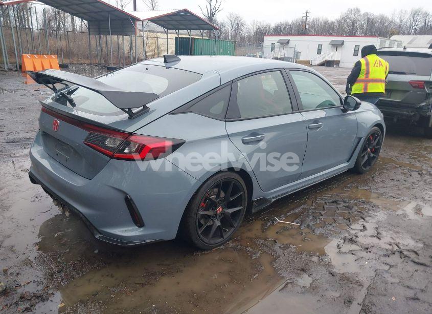 Photo 4 of 2024 Honda Civic TYPE R (VIN JHMFL5G42RX003511)