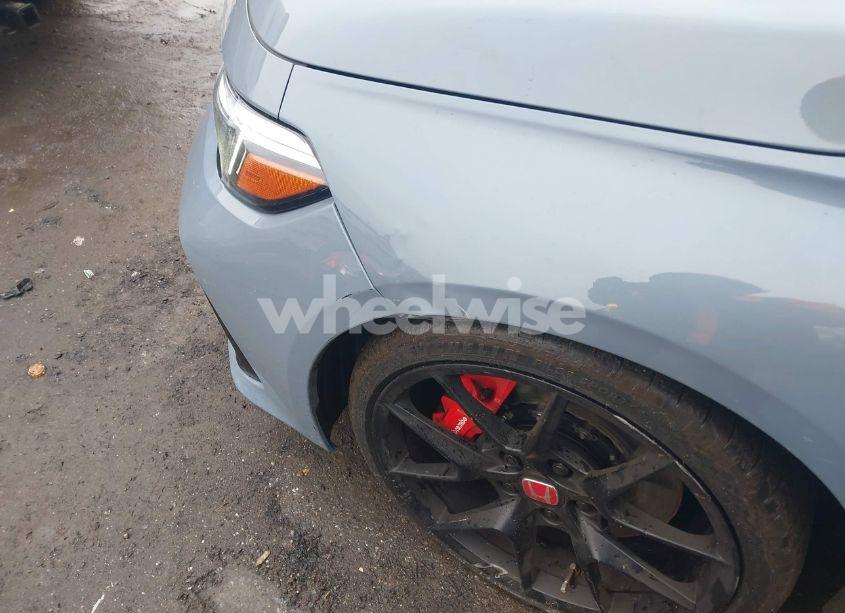 Photo 6 of 2024 Honda Civic TYPE R (VIN JHMFL5G42RX003511)