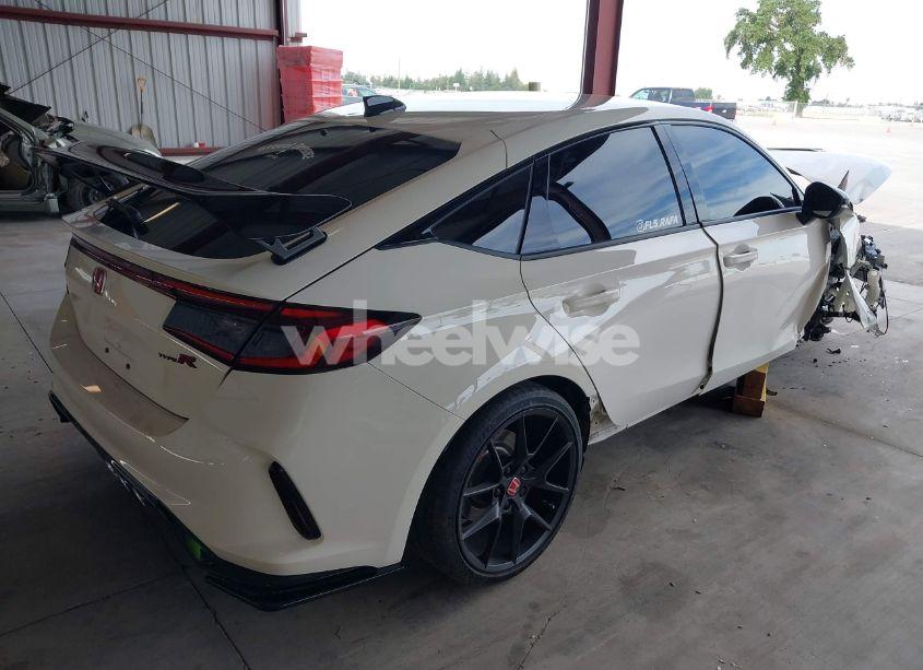 Photo 4 of 2024 Honda Civic TYPE R (VIN JHMFL5G47RX001771)