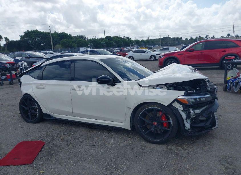 Photo 14 of 2023 Honda Civic TYPE R TOURING (VIN JHMFL5G48PX002599)