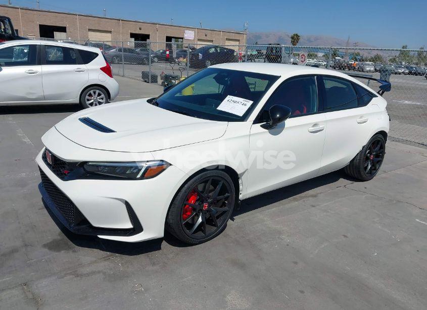 Photo 2 of 2025 Honda Civic TYPE R (VIN JHMFL5G48SX001316)