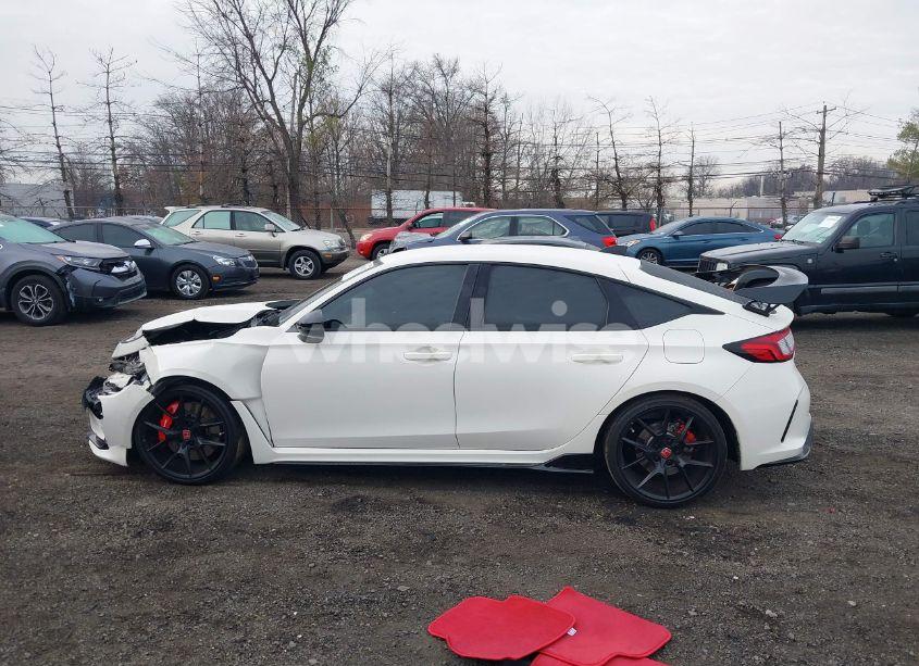 Photo 14 of 2024 Honda Civic TYPE R (VIN JHMFL5G4XRX001005)