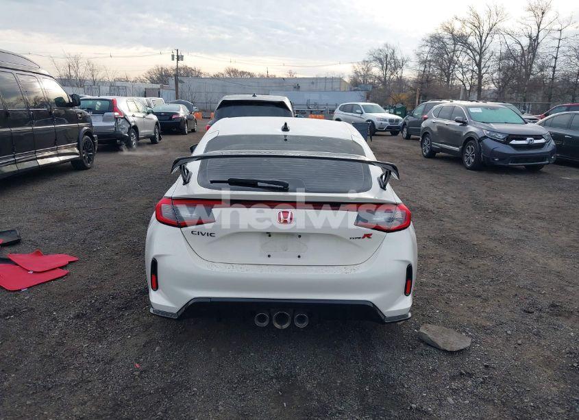 Photo 16 of 2024 Honda Civic TYPE R (VIN JHMFL5G4XRX001005)
