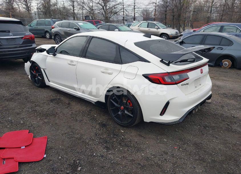 Photo 3 of 2024 Honda Civic TYPE R (VIN JHMFL5G4XRX001005)
