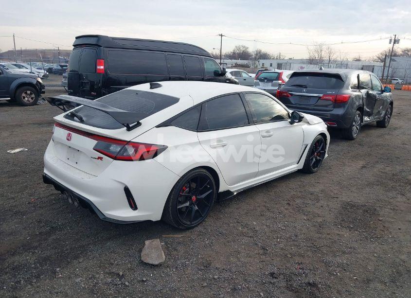Photo 4 of 2024 Honda Civic TYPE R (VIN JHMFL5G4XRX001005)