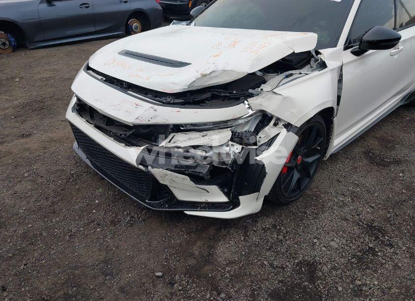 Photo 6 of 2024 Honda Civic TYPE R (VIN JHMFL5G4XRX001005)