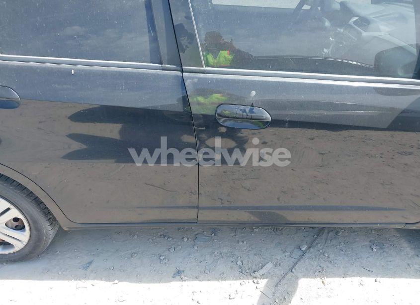 Photo 13 of 2011 Honda Fit (VIN JHMGE8G3XBS000995)