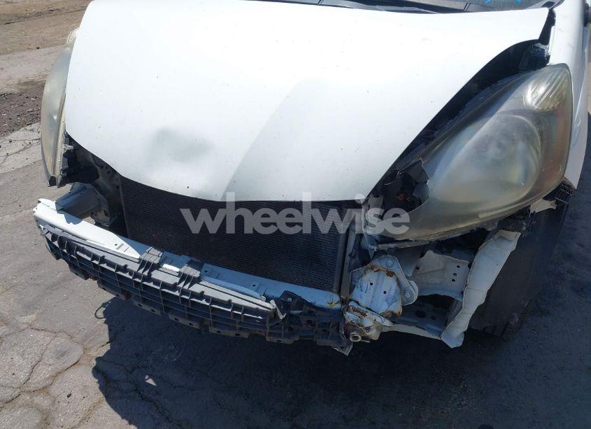 Photo 6 of 2010 Honda Fit (VIN JHMGE8H24AC013658)